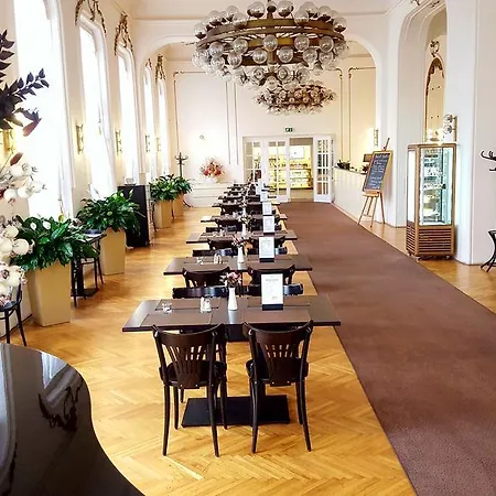 Praha Hotel 3*