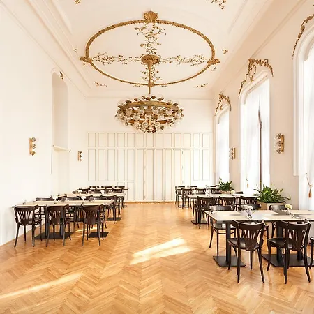 Praha Hotel 3*